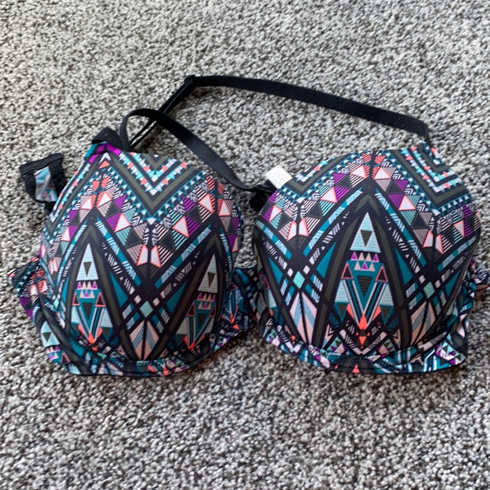 Victoria’s Secret T-shirt bra 34D